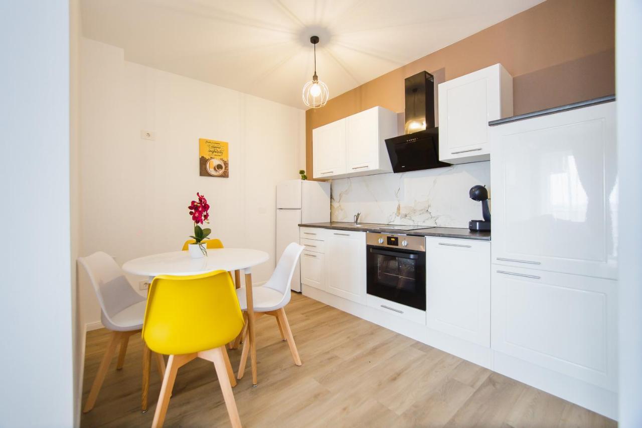 Trio Orange Apartment Oradea Exterior photo